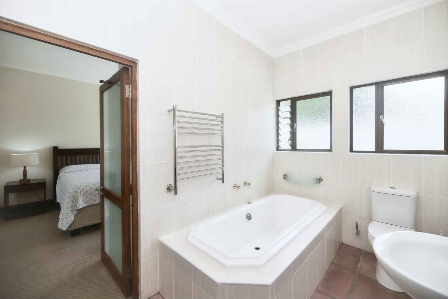 5 Bedroom Property for Sale in Fernkloof Estate Western Cape